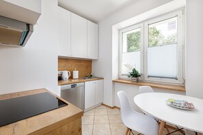 Comfort Apartment | Private kitchenette | Coffee/tea maker, electric kettle
