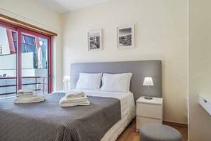 5 bedrooms, WiFi, bed sheets