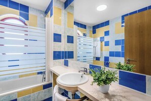 Towels - Villa Malibu Marina - Four Bedroom Villa, Sleeps 8 (Albufeira)