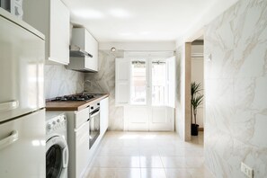 Fridge, microwave, oven, coffee/tea maker