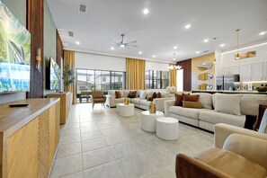 Smart TV, video games, table football - Epic Paradiso Mansion-Pool/Game Room/Theater-4 (Orlando)