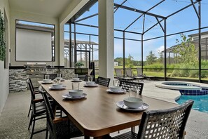 屋外ダイニングエリア