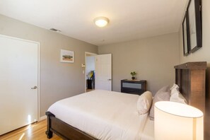 2 bedrooms, iron/ironing board, travel cot, free WiFi