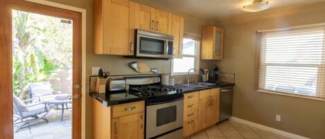 Frigorífic, microones, forn i placa de cuina