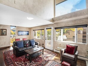 TV, fireplace - Vantage Point Condo 304 | Spacious 3BR Mountain Retreat in Lionshead Village (Vail)