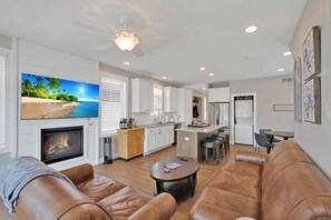 House, Multiple Beds (Zuzu's Petals) | Living area - Zuzu's Petals (Ottawa)