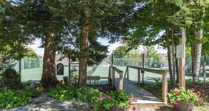 Cozy Slopeside Escape - Ski-In/Out Condo at Okemo