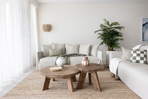 TV - Magenta Palms  with Pools & Beach access on Golf Course (Magenta)