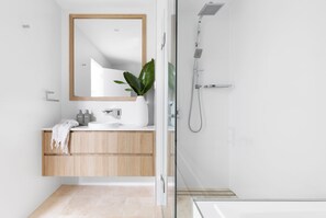 Shower, towels