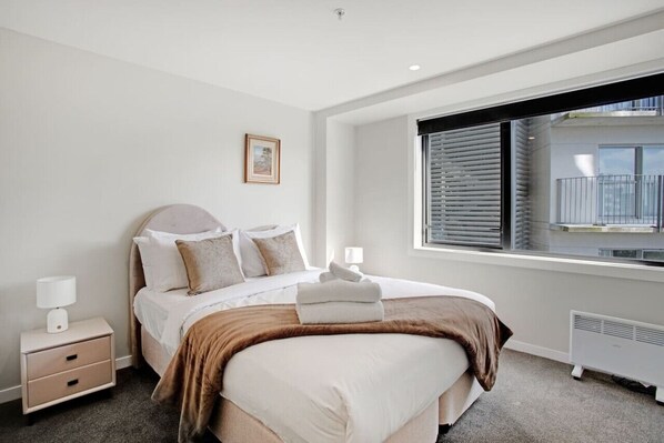2 bedrooms, iron/ironing board, free WiFi, bed sheets - City Skyline Apartment near Myers Park (Auckland CBD)