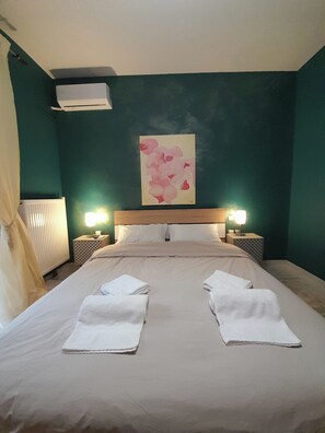 3 bedrooms, iron/ironing board, travel crib, free WiFi