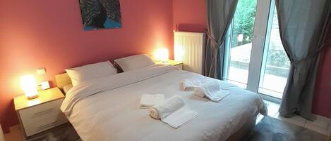 3 chambres, fer et planche à repasser, lit parapluie, Wi-Fi gratuit