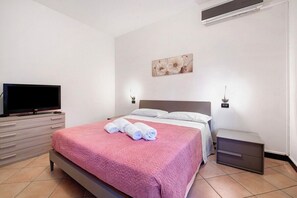 2 dormitorios, tabla de planchar con plancha, cuna de viaje y wifi