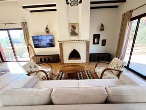 Living area - Villa-riad Soles. Luxe et Beauté. Piscine Chauffée (Ouled Jelal)