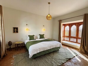 4 bedrooms, iron/ironing board, WiFi, bed sheets - Villa-riad Soles. Luxe et Beauté. Piscine Chauffée (Ouled Jelal)