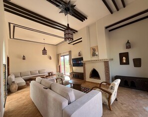 Living area - Villa-riad Soles. Luxe et Beauté. Piscine Chauffée (Ouled Jelal)