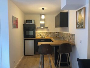 Private kitchen - Apt de Charme Calme & Climatisé Vieuxtours #halles (Tours)