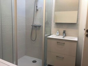 Bathroom - Apt de Charme Calme & Climatisé Vieuxtours #halles (Tours)