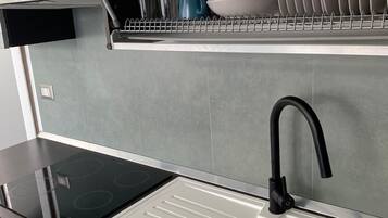 KĂŒhlschrank, Ofen, Herdplatte, GeschirrspĂŒler