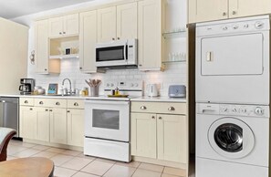 Fridge, microwave, oven, stovetop - The Duchess Mary (Charlottetown)