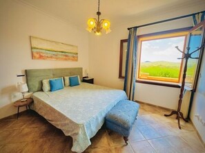 4 soverom, strykejern/-brett, internettilgang og sengetøy