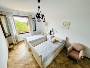 4 Schlafzimmer, Bügeleisen/Bügelbrett, Internetzugang, Bettwäsche
