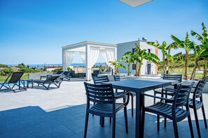 Villa | Spring | Terrace/patio