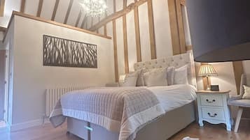 Superior Double Room | Desk, iron/ironing board, free WiFi