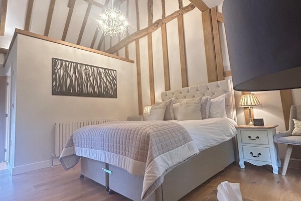 Superior Double Room | Meja, seterika/papan seterika, Wi-fi percuma