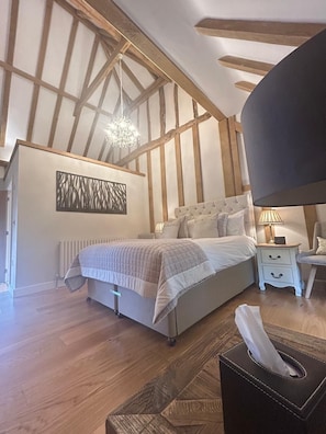 Desk, iron/ironing board, free WiFi - The Red Cow Inn (Royston)