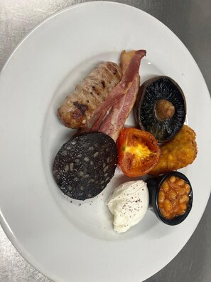 Daily cooked-to-order breakfast for a fee - The Red Cow Inn (Royston)
