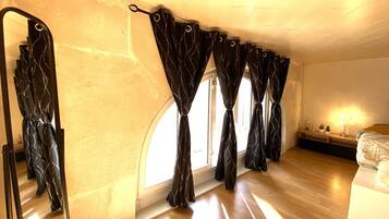 1 bedroom, travel cot, free WiFi, bed sheets
