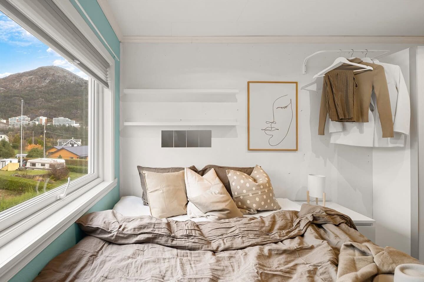 3 soverom, skrivebord, strykejern/-brett og wi-fi (inkludert)