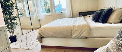 3 habitaciones, escritorio, tabla de planchar con plancha y wifi gratis