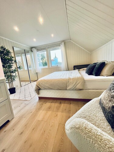 A beautiful 3-bedroom apartment with stunning views and free parking