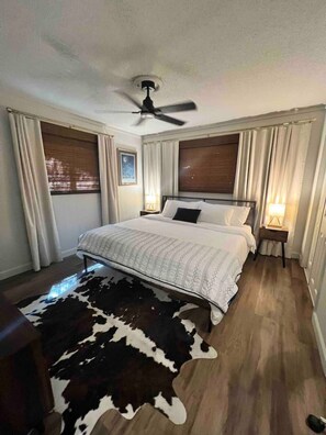2 bedrooms, desk, iron/ironing board, free WiFi - Belle Maison, Heart of Greers Ferry Lake Area, Extended Stays Welcome (Greers Ferry)