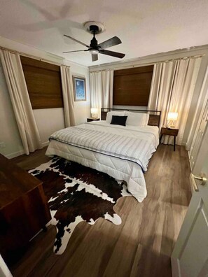 2 slaapkamers, een bureau, een strijkplank/strijkijzer, gratis wifi