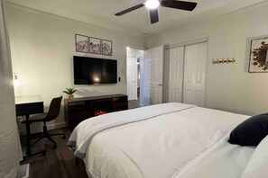 2 bedrooms, desk, iron/ironing board, free WiFi