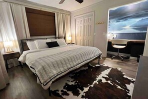 2 bedrooms, desk, iron/ironing board, free WiFi - Belle Maison, Heart of Greers Ferry Lake Area, Extended Stays Welcome (Greers Ferry)