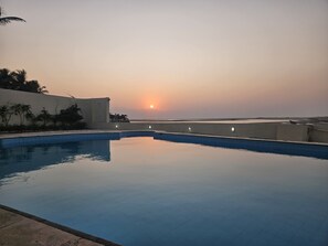 2 udendørs pools