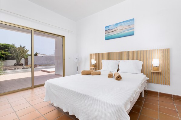 Iron/ironing board, free WiFi, bed sheets