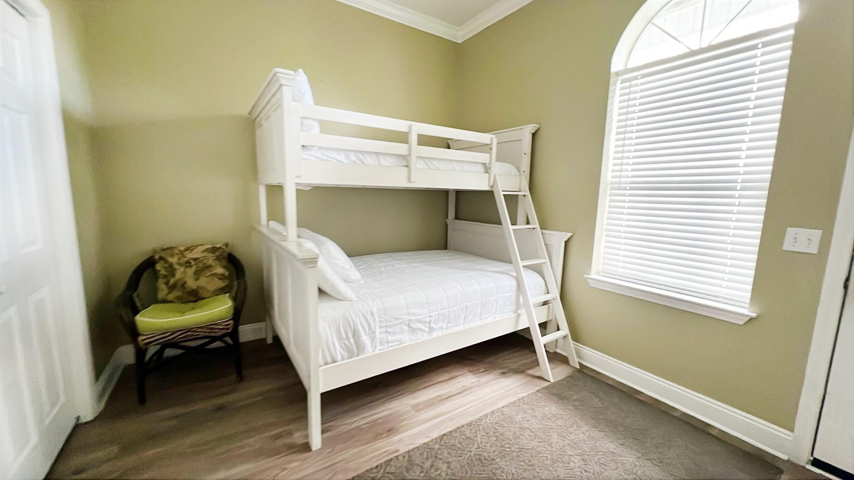 House, Multiple Beds (Seaside Serenity)