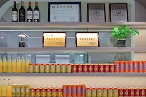 A display case with bottled beverages and canned goods. - Aiqinhai Hotel (Shengsi)