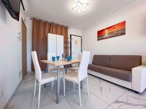 Dining - Studio with balcony and air conditioning (Bibione)