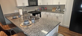 Cozy 2-bedroom apartment in awesome Killeen with AC, fitness room, WiFi