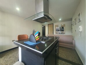 Apartment | Private kitchen - Casa Esther Apartaestudios (Barranquilla)