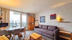 Living area - 150m from ski slopes, 7th floor, balcony, tv, ski locker, 28m², Flaine (Flaine)