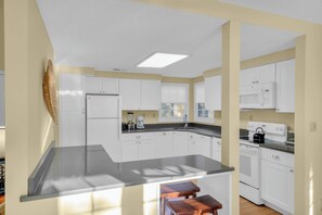 Fridge, microwave, oven, stovetop - Evian Villa Retreat – Incredible Shipyard Condo! (Hilton Head Island)