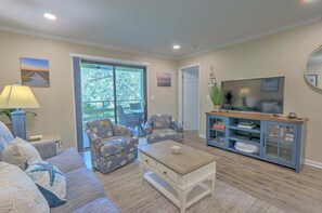 Televisión, reproductor de DVD, oficina