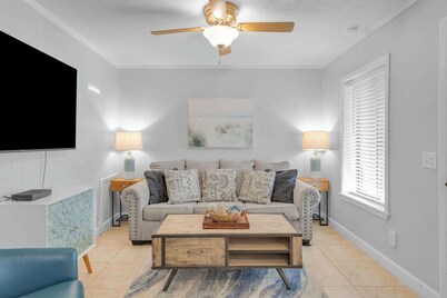 Aqua Vista Retreat – 2 BDR in Spectacular Resort!